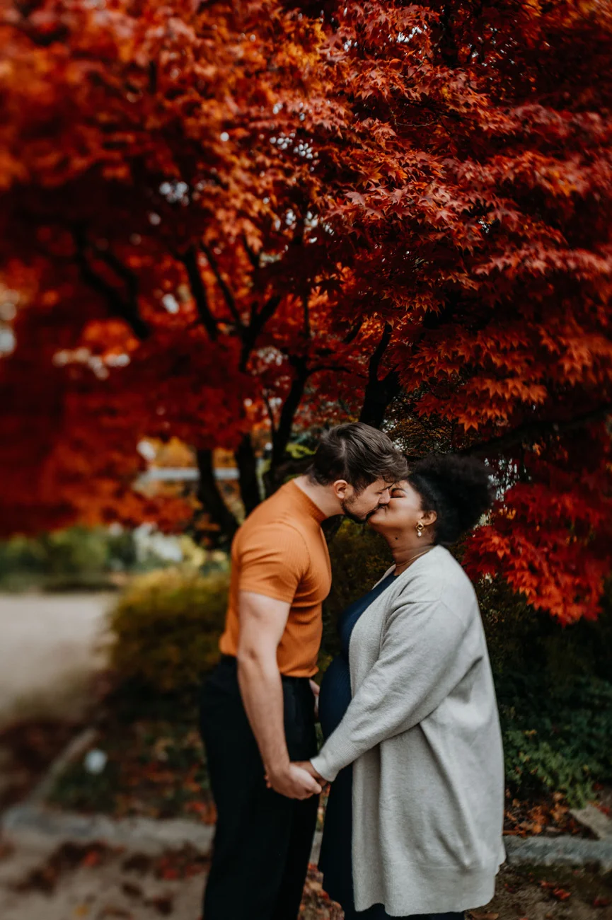 Herbstliches Babybauchshooting
